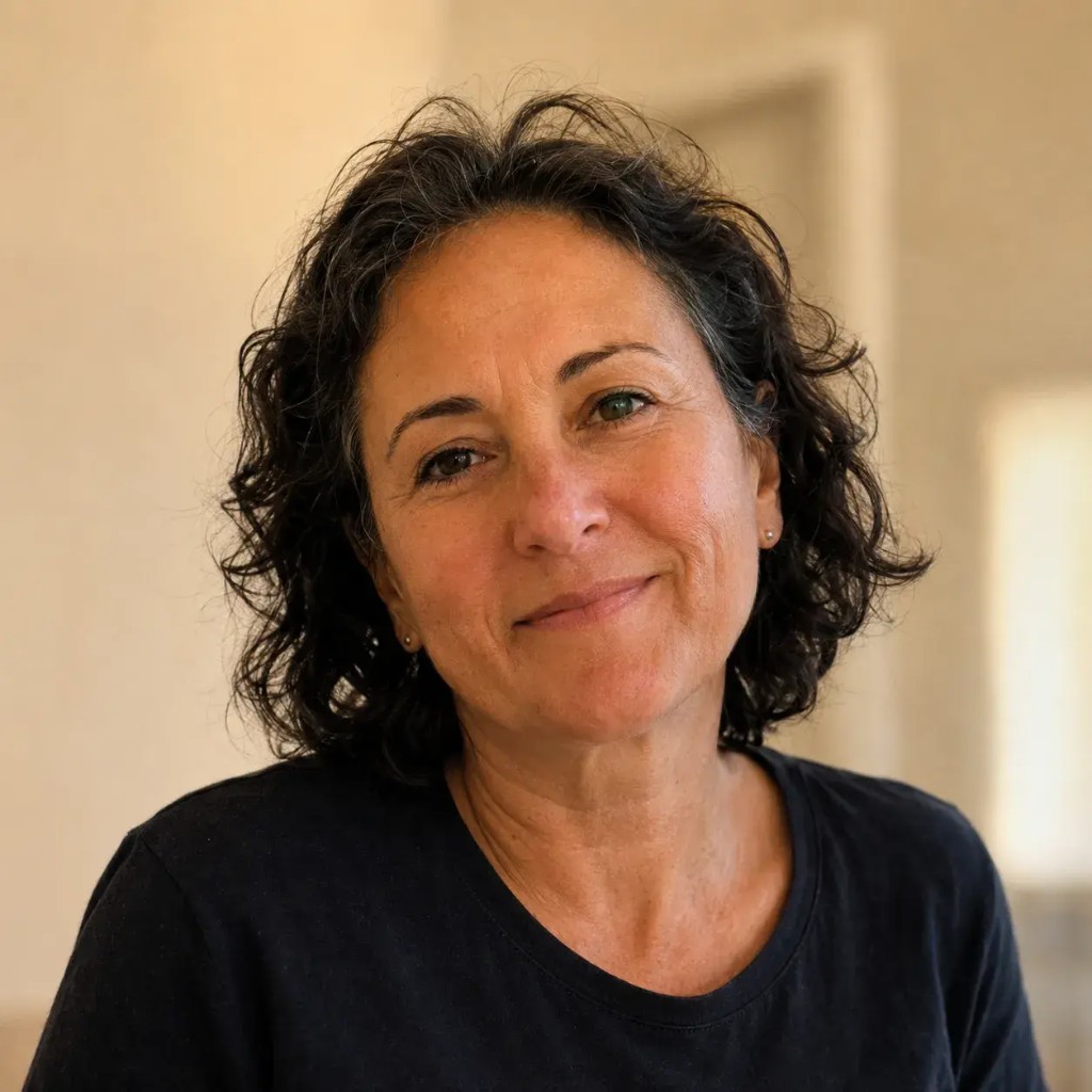 Elena R.
